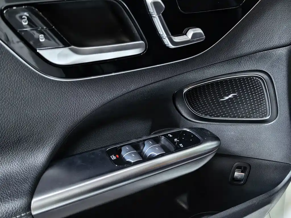Mercedes-Benz C-Class 2022 — фото 10