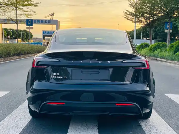 Tesla Model 3 2023