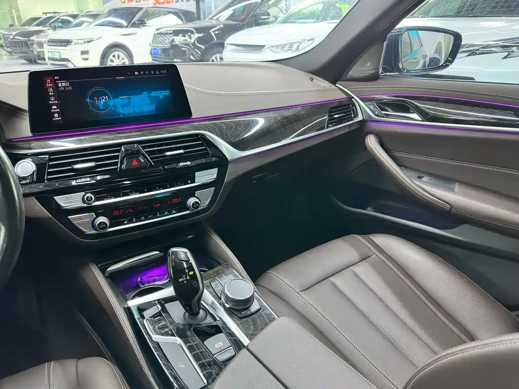 BMW 5 Series 2020 — фото 15