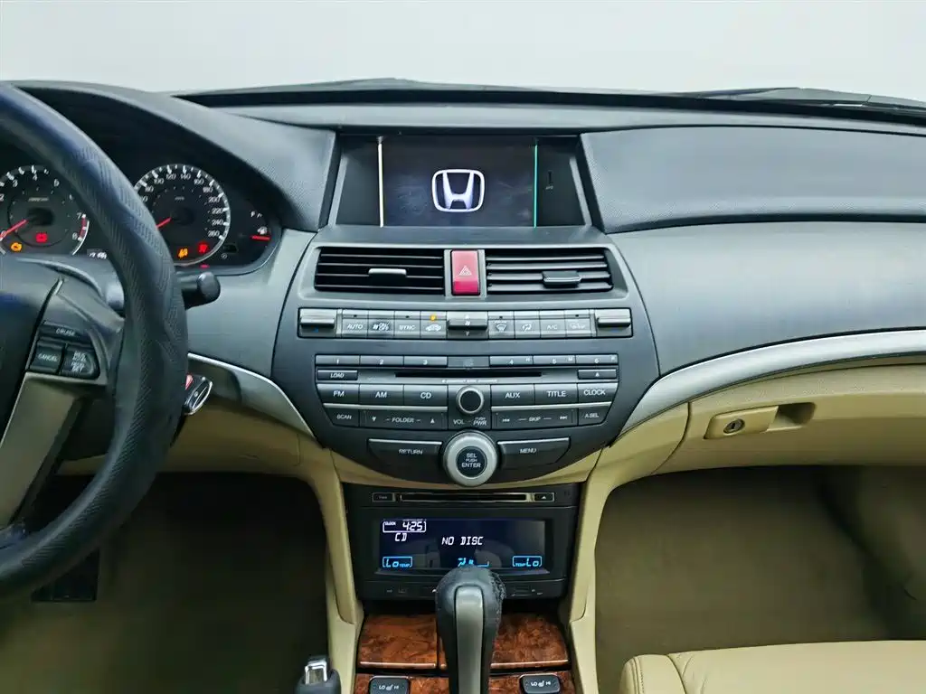 Honda Accord 2012 — фото 12