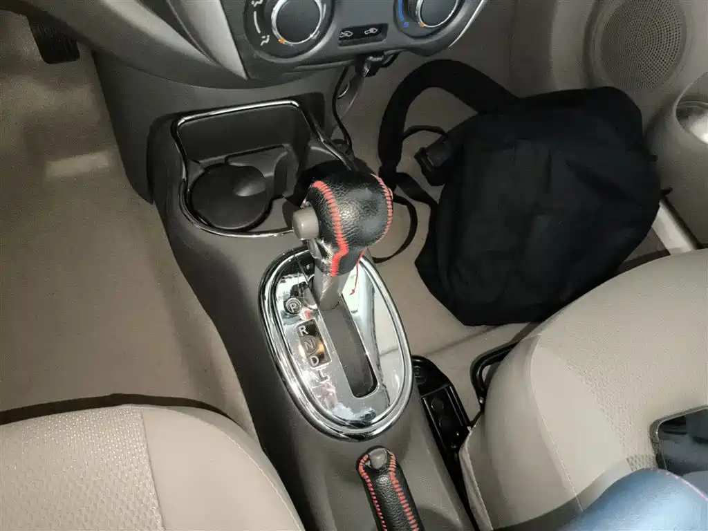 Nissan Sunny 2016 — фото 14