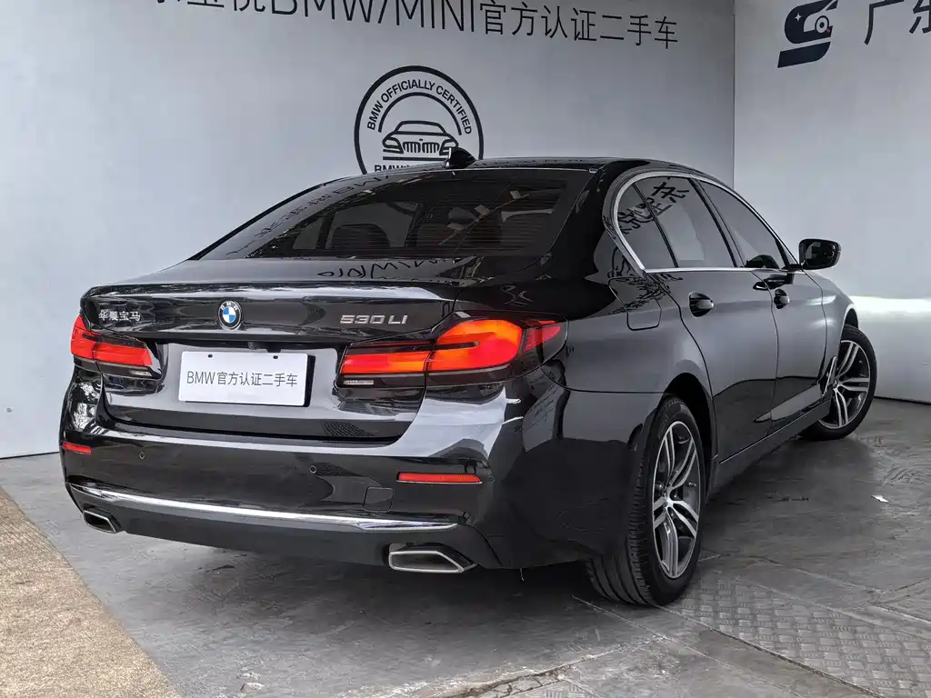 BMW 5 Series 2021 — фото 10