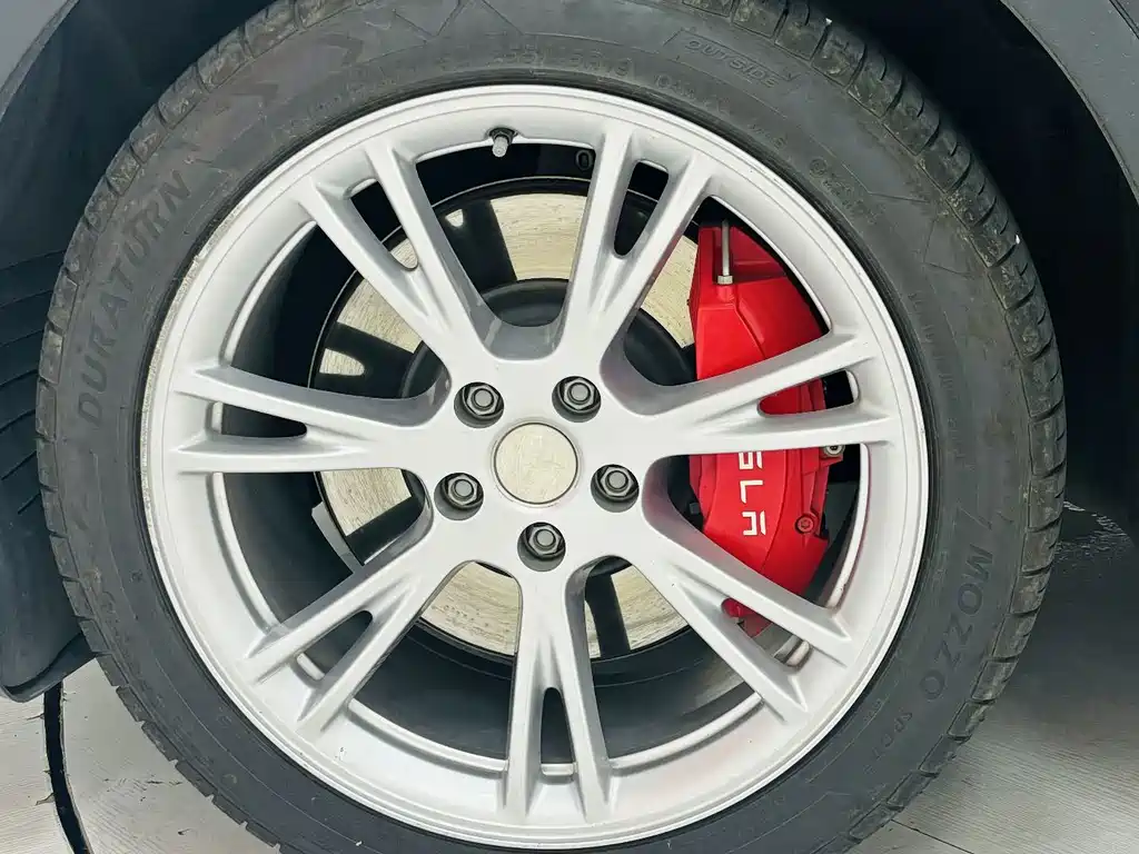 Tesla Model Y 2023 — фото 10