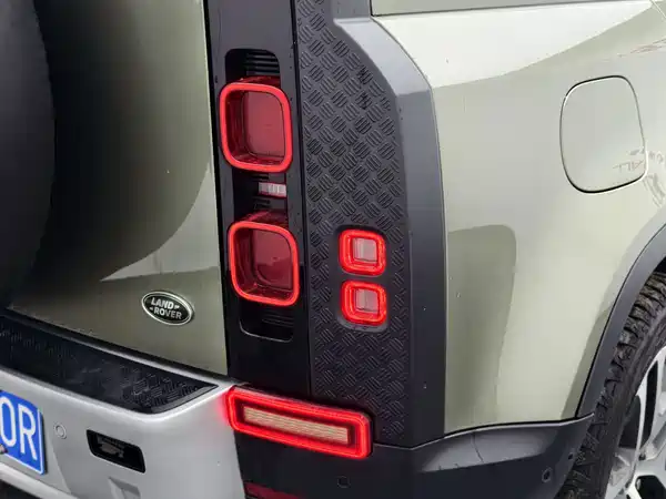 Land Rover Defender 2022