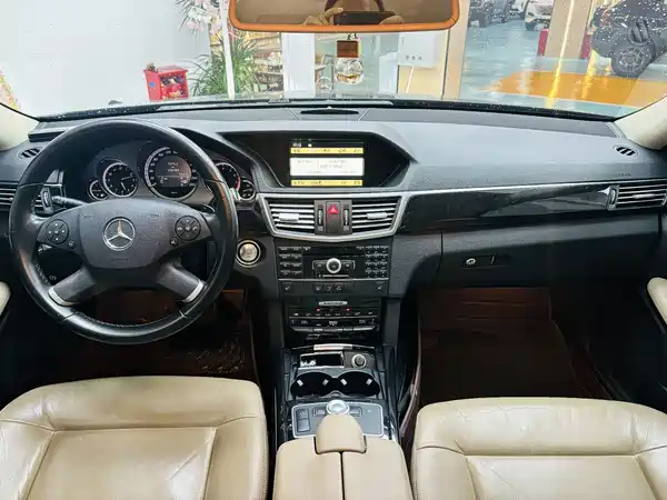 Mercedes-Benz E-Class 2011