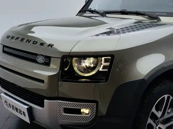 Land Rover Defender 2022