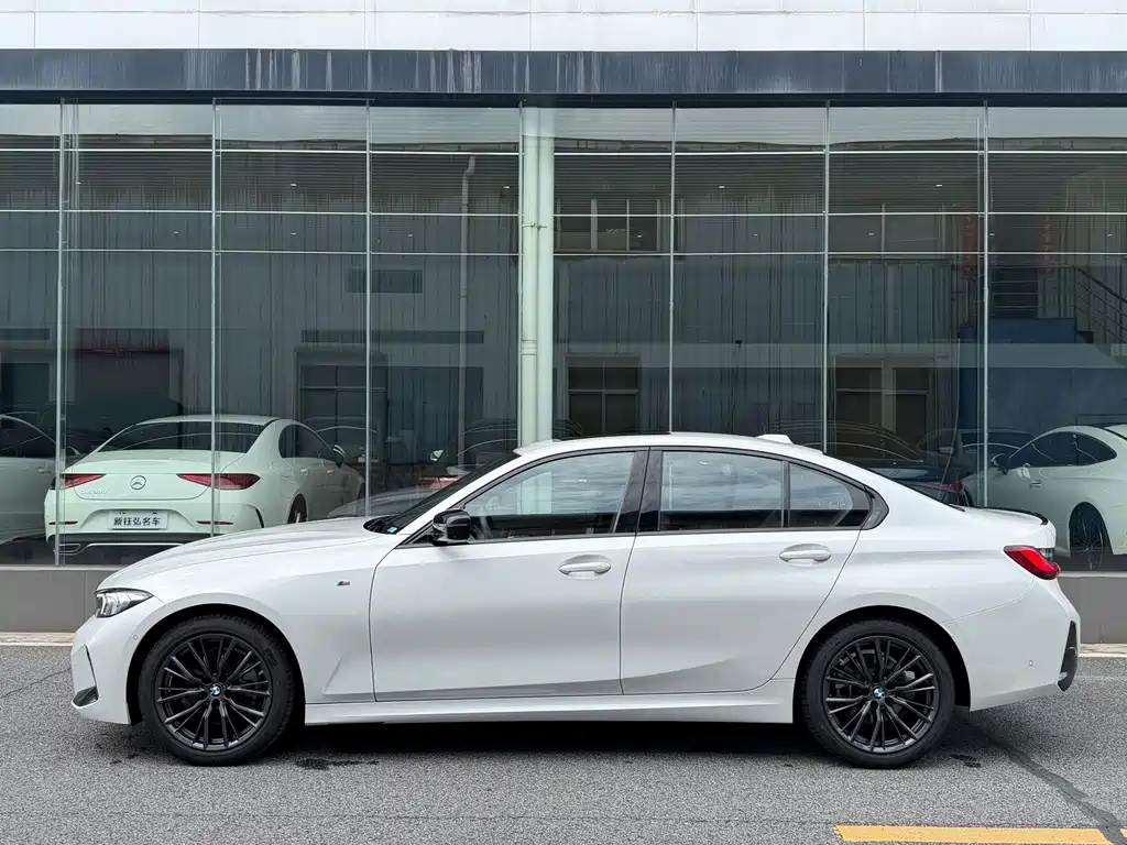 BMW 3 Series 2025 — фото 13