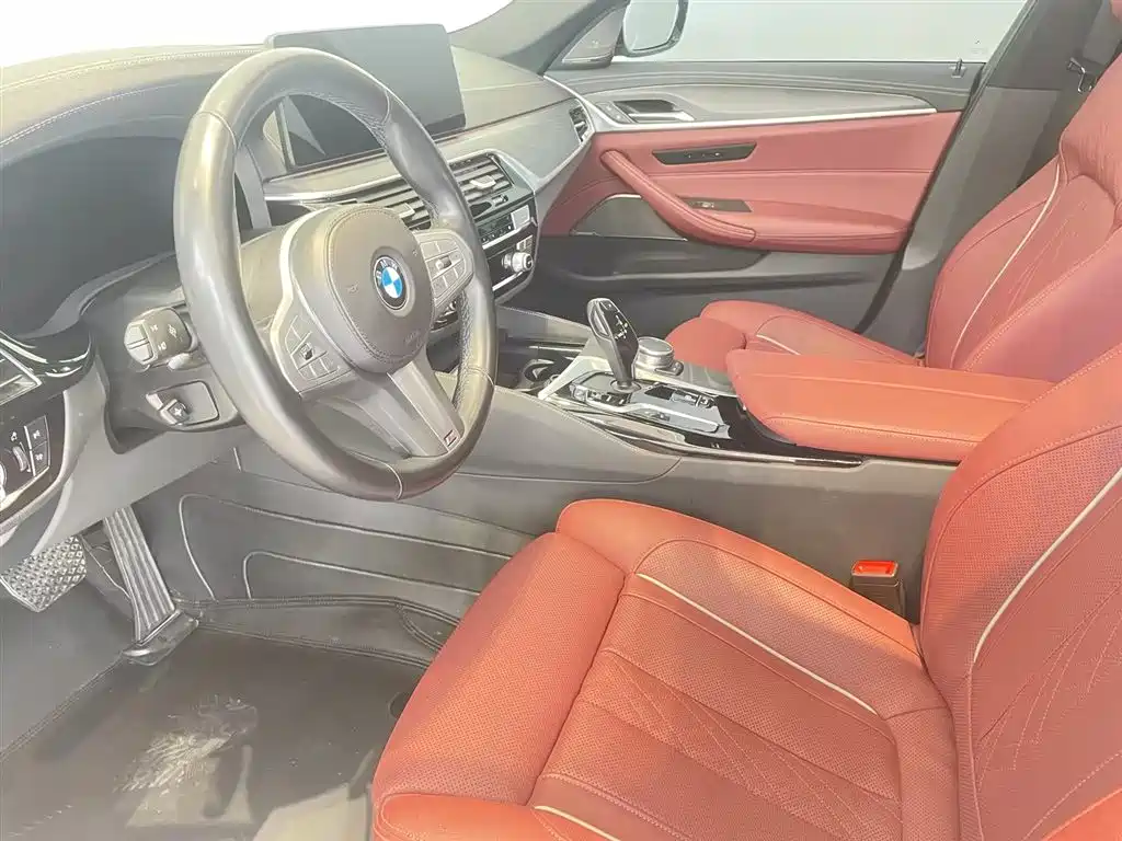 BMW 5 Series 2023 — фото 10