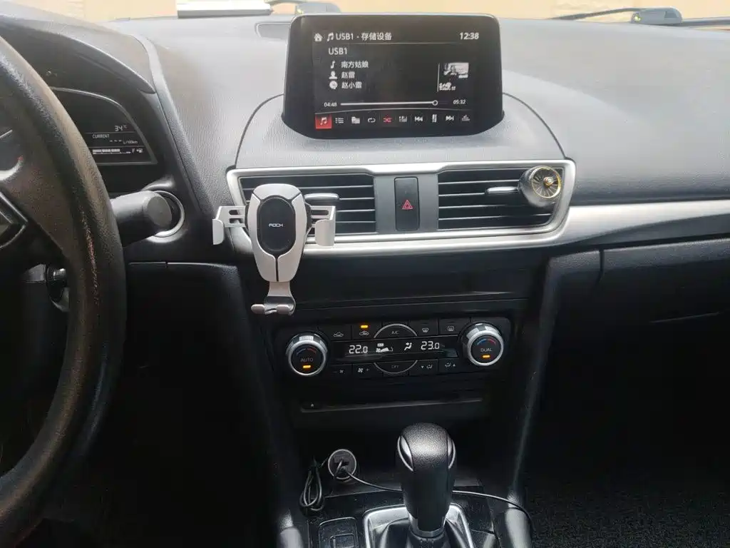 Mazda 3 Axela 2017 — фото 14