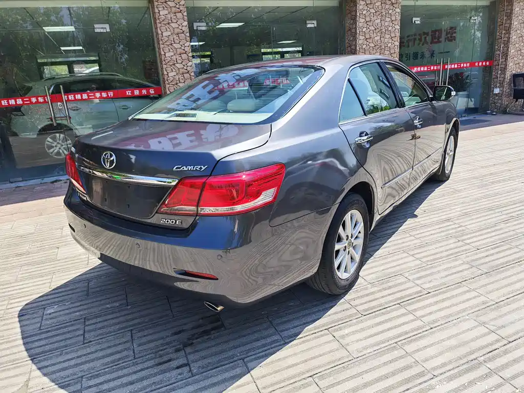 Toyota Camry 2010 — фото 4