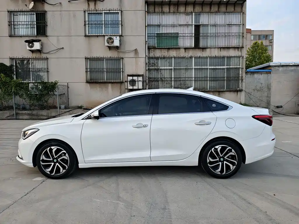 Changan Eado 2018 — фото 10