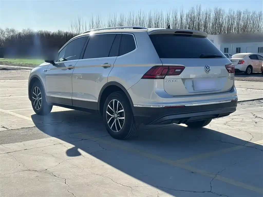 Volkswagen Tiguan L 2017 — фото 24