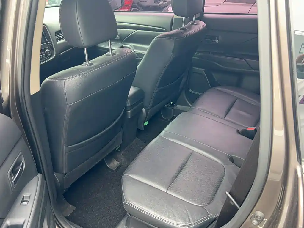 Mitsubishi Outlander 2017 — фото 14