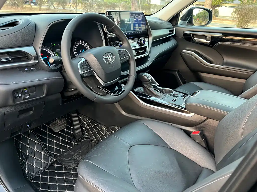 Toyota Highlander 2022 — фото 11