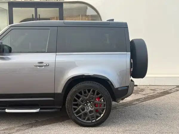 Land Rover Defender 2021