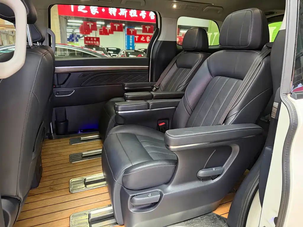 GAC Trumpchi M8 2019 — фото 10