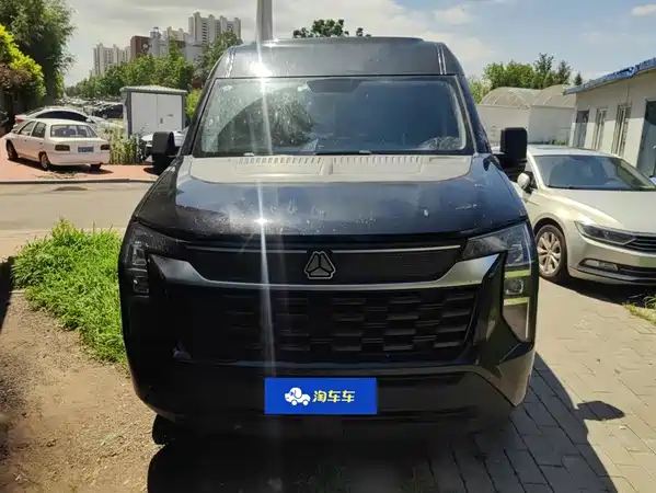 SINOTRUK Pioneer Officer V 2025
