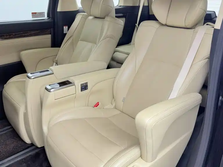 Toyota Alphard 2022 — фото 10