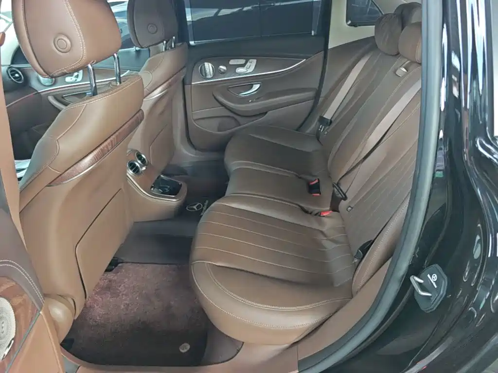Mercedes-Benz E-Class 2023 — фото 17