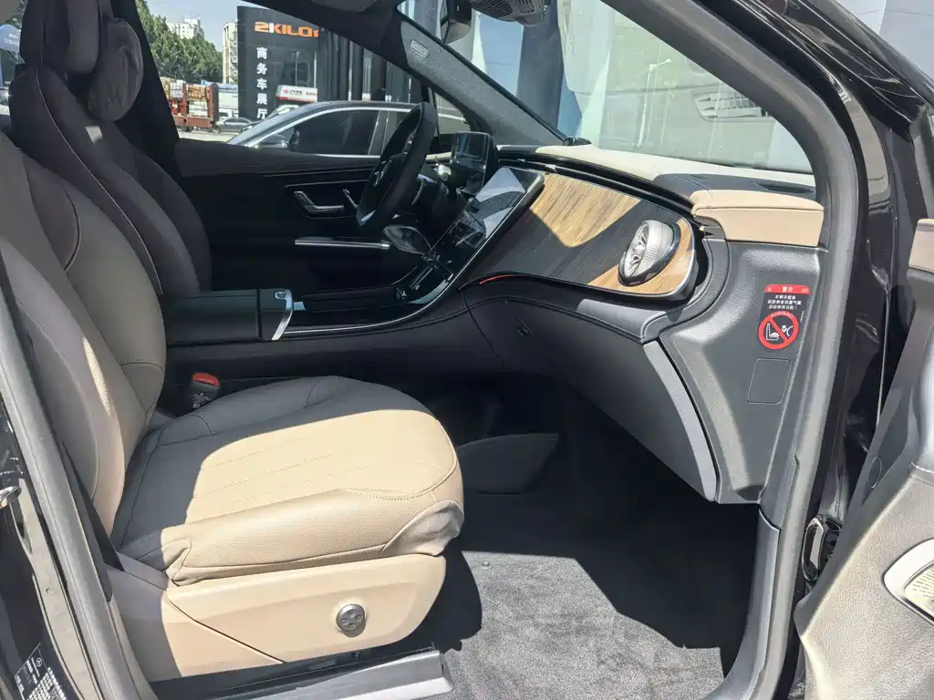 Mercedes-Benz EQE SUV 2025 — фото 18