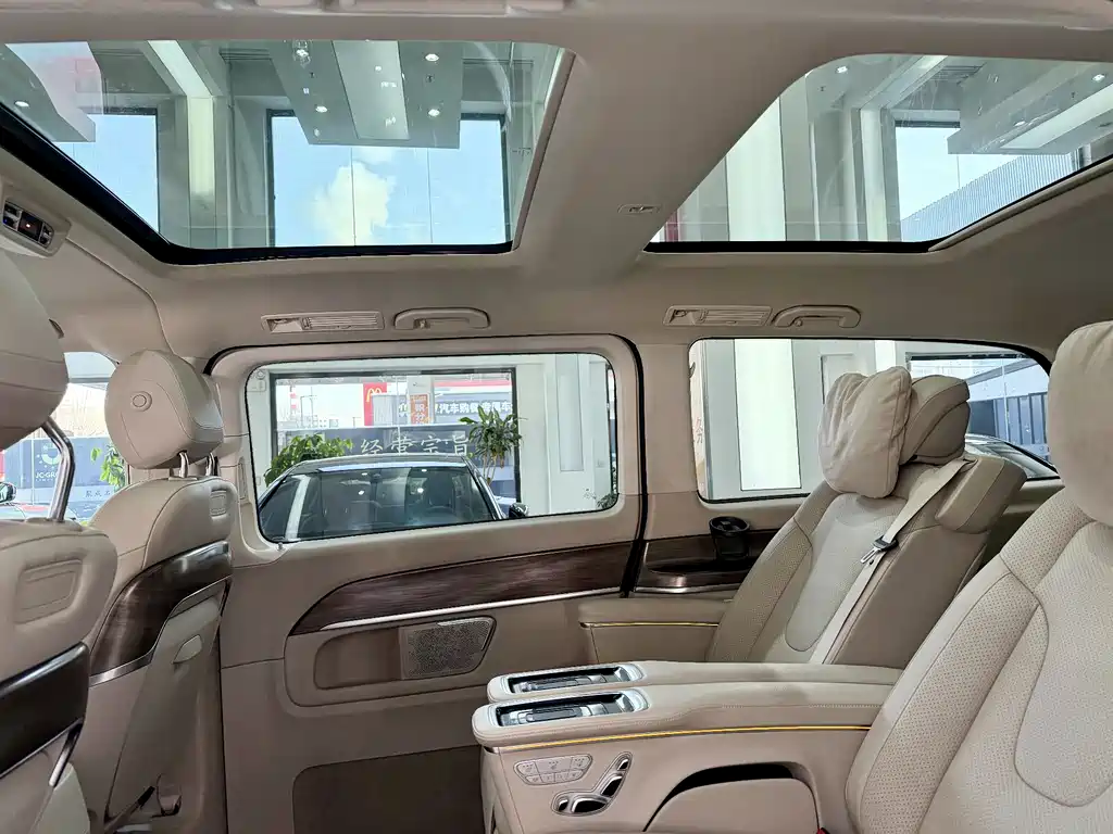 Mercedes-Benz V-Class 2023 — фото 5