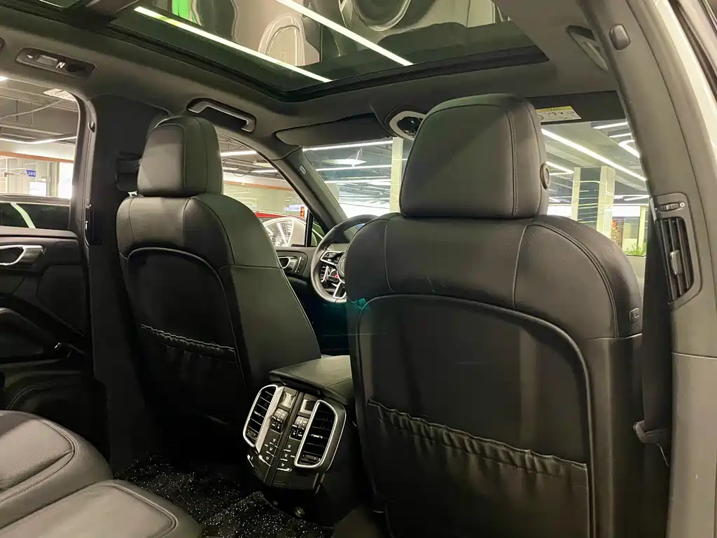 Porsche Cayenne 2016 — фото 10