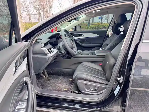 Hongqi H5 2025
