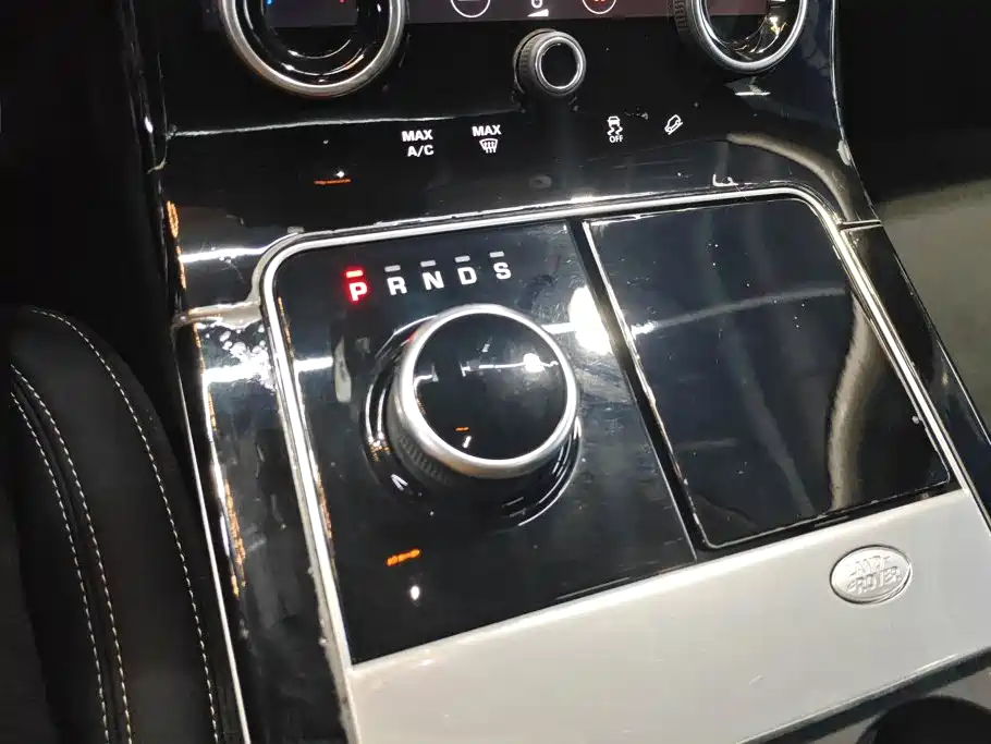 Land Rover Range Rover Velar 2021 — фото 16