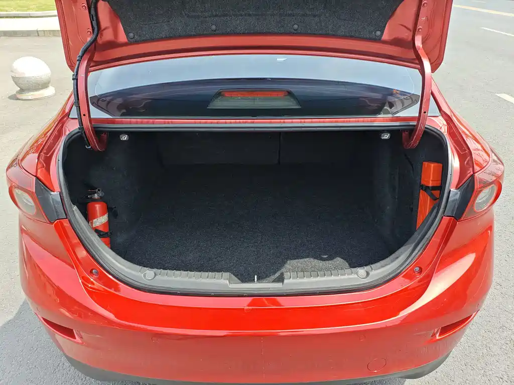 Mazda 3 Axela 2016 — фото 8