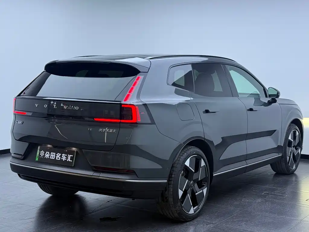 Volvo XC70 PHEV 2025 — фото 18