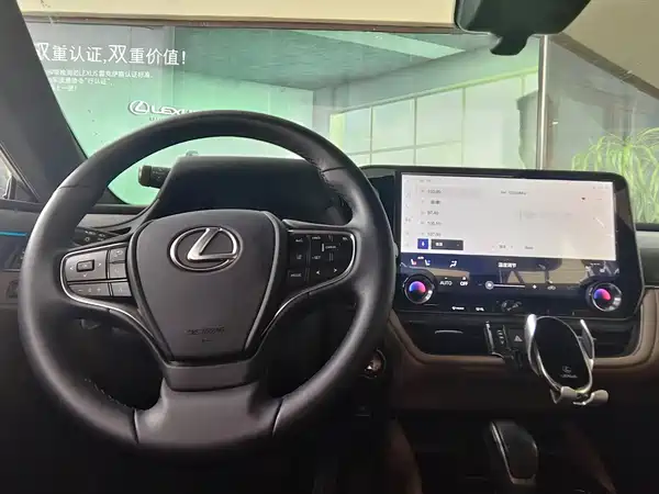Lexus ES 2025