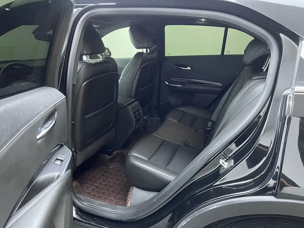 Cadillac XT4 2020 — фото 12