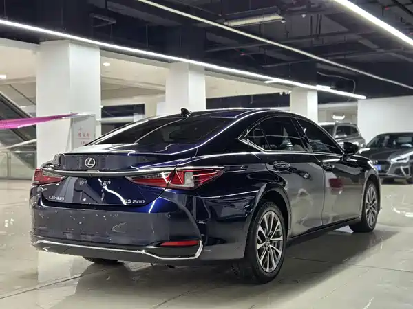 Lexus ES 2022