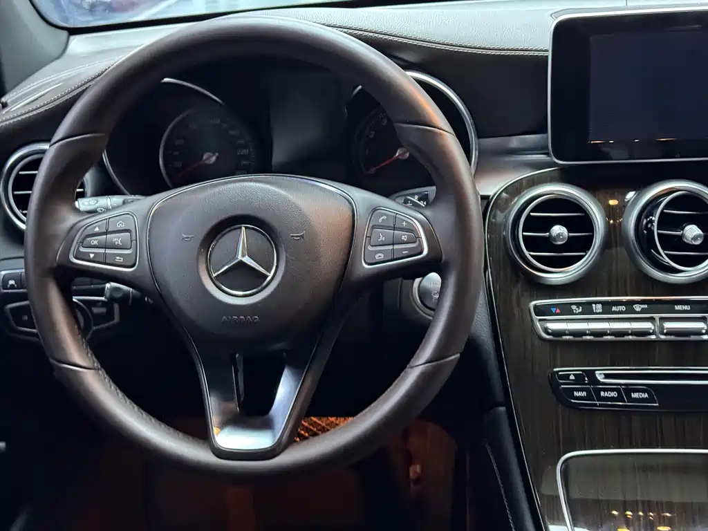 Mercedes-Benz GLC 2018 — фото 13