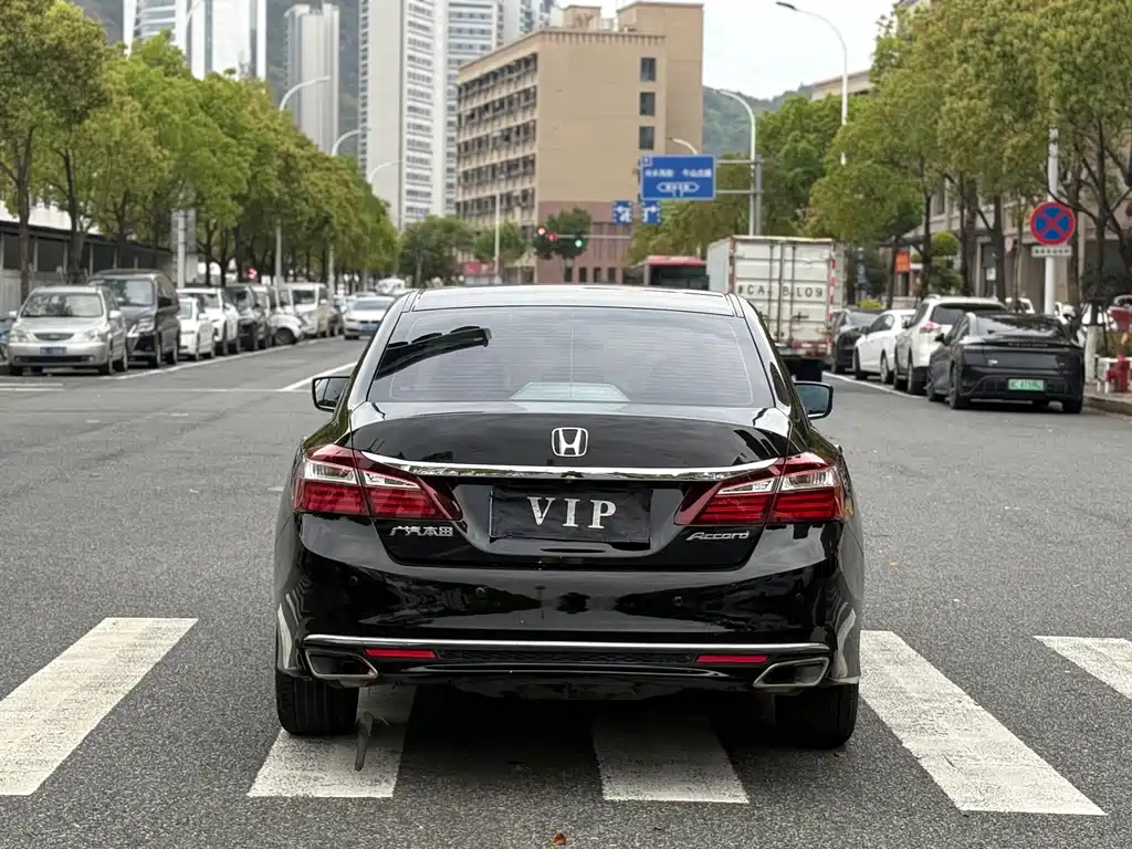Honda Accord 2017 — фото 16
