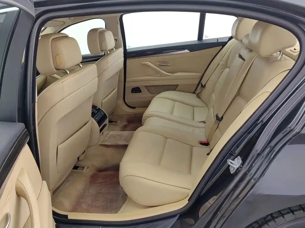 BMW 5 Series 2013 — фото 15