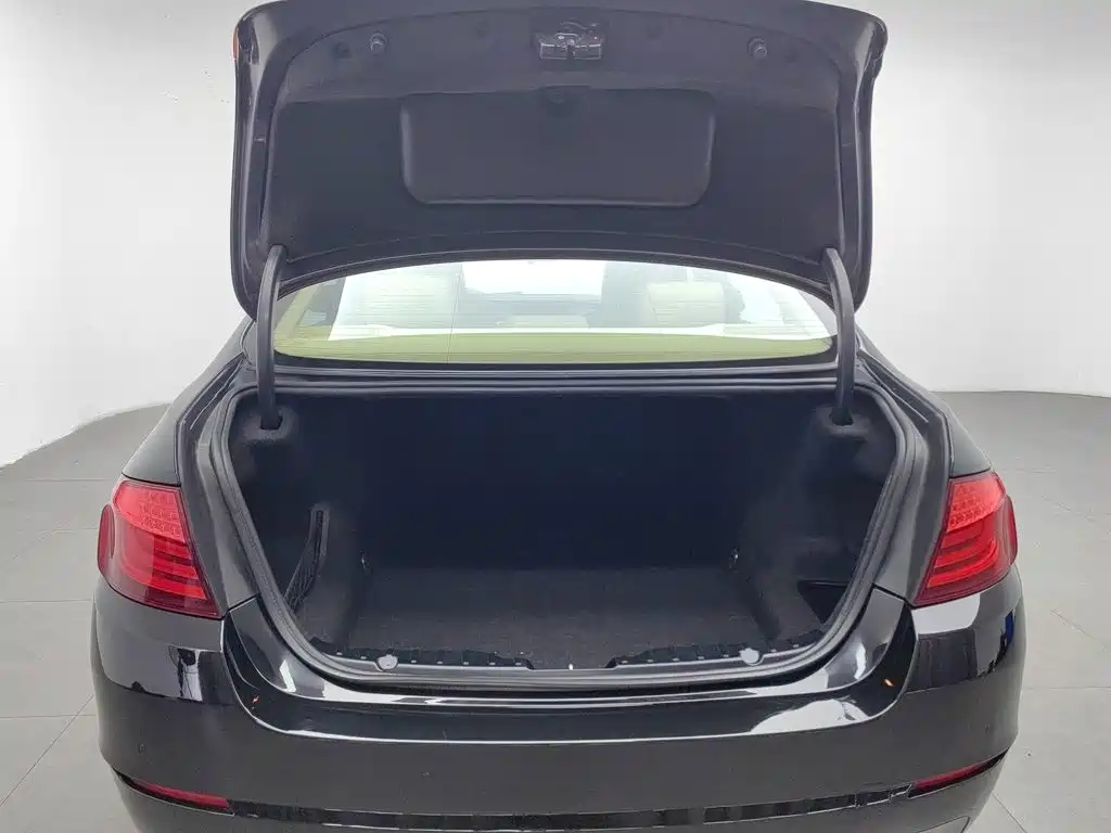 BMW 5 Series 2013 — фото 16