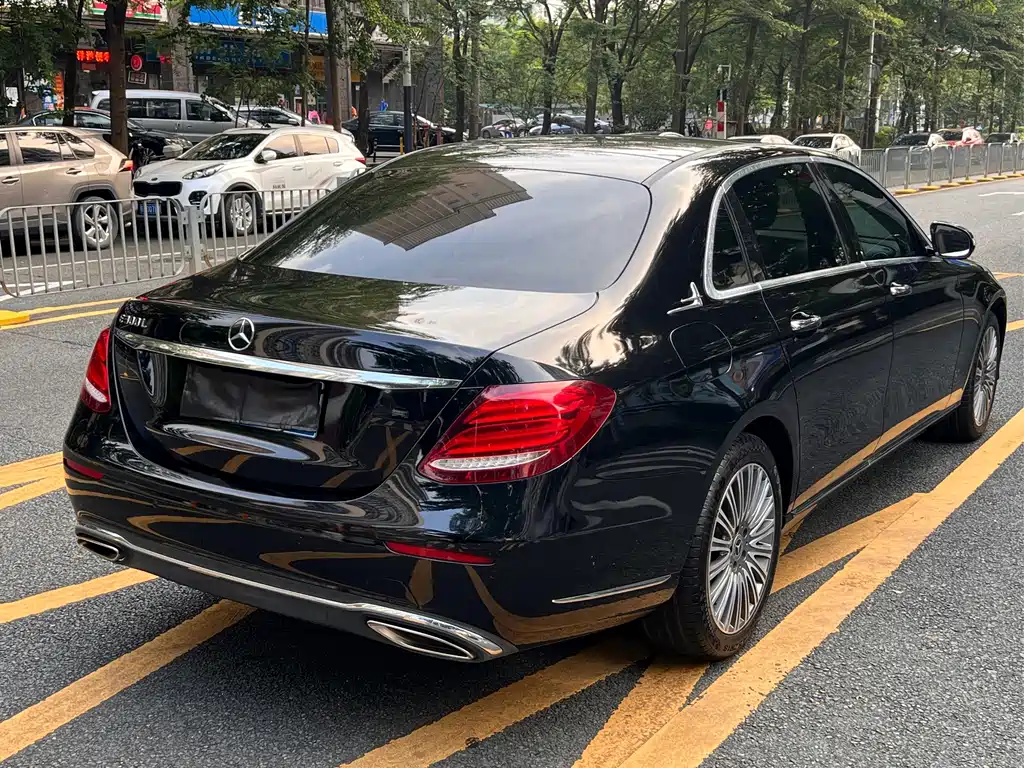 Mercedes-Benz E-Class 2020 — фото 17