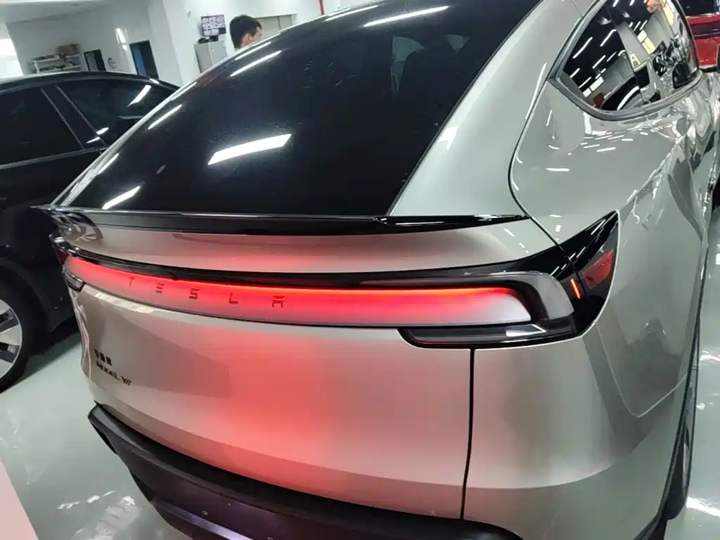 Tesla Model Y L 2025 — фото 4