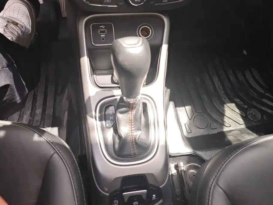 Jeep Compass 2018 — фото 16