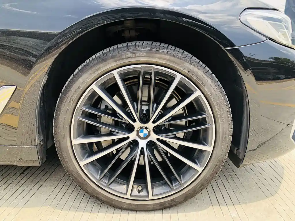 BMW 5 Series 2023