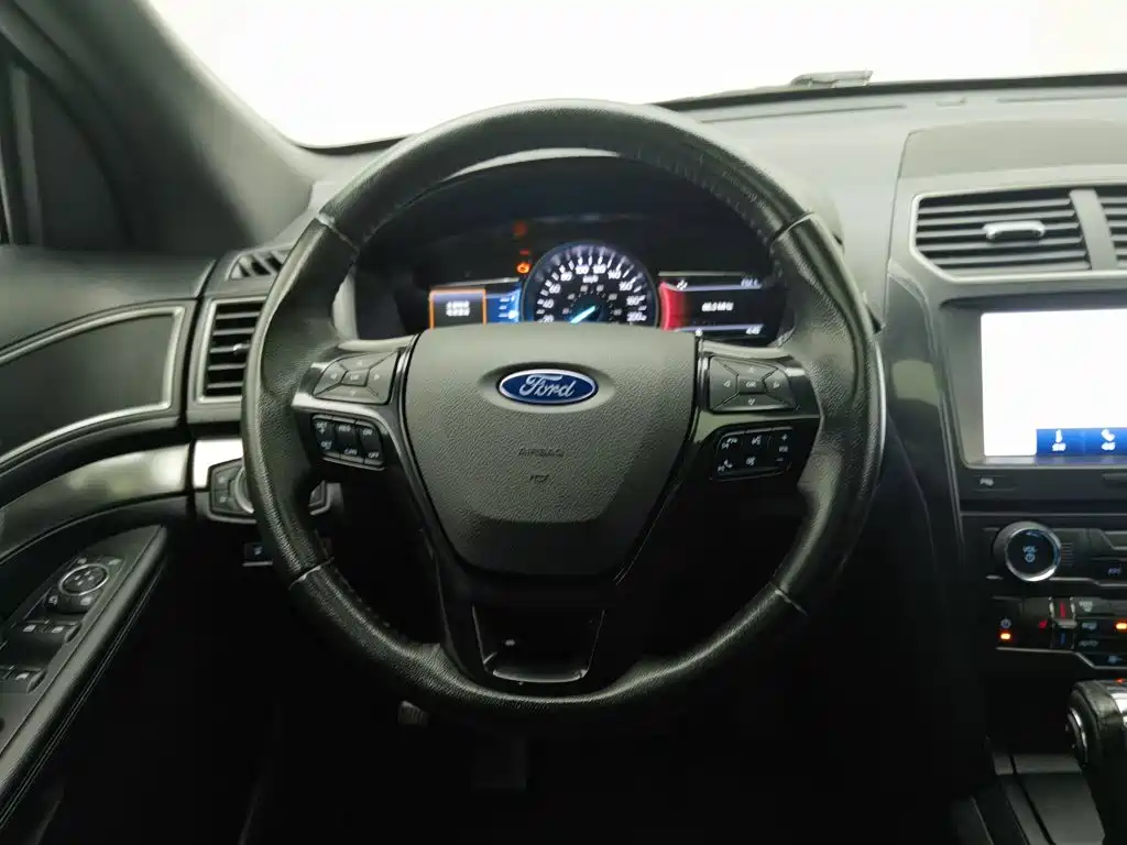 Ford Explorer 2018 — фото 11