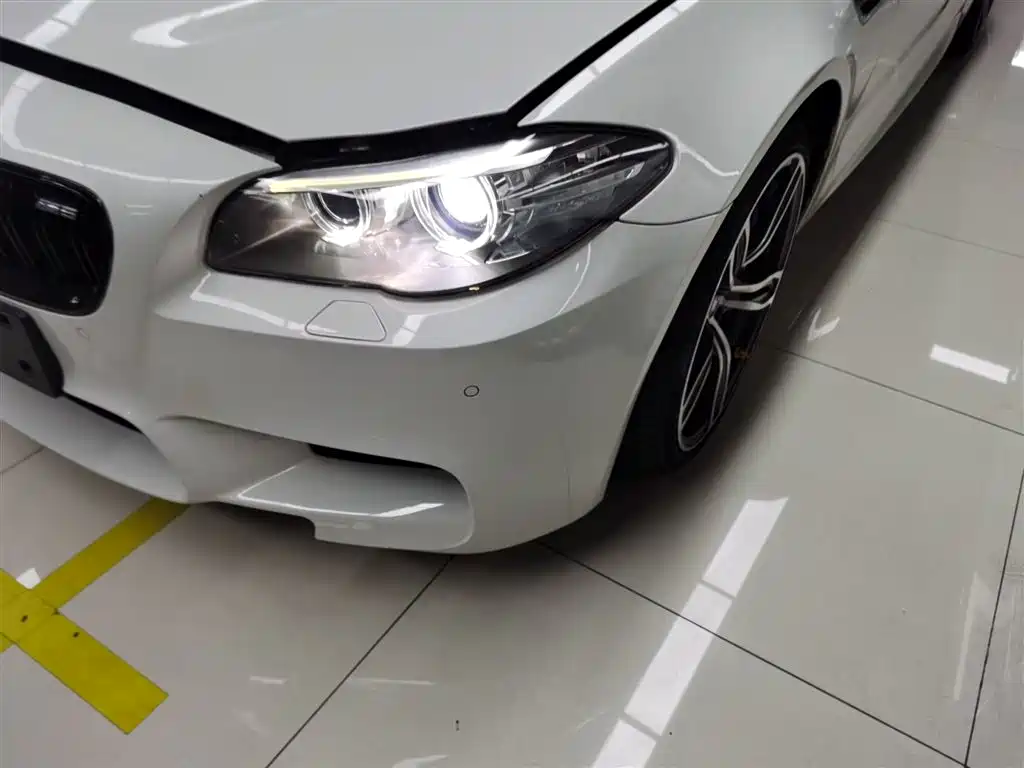 BMW 5 Series 2015 — фото 15