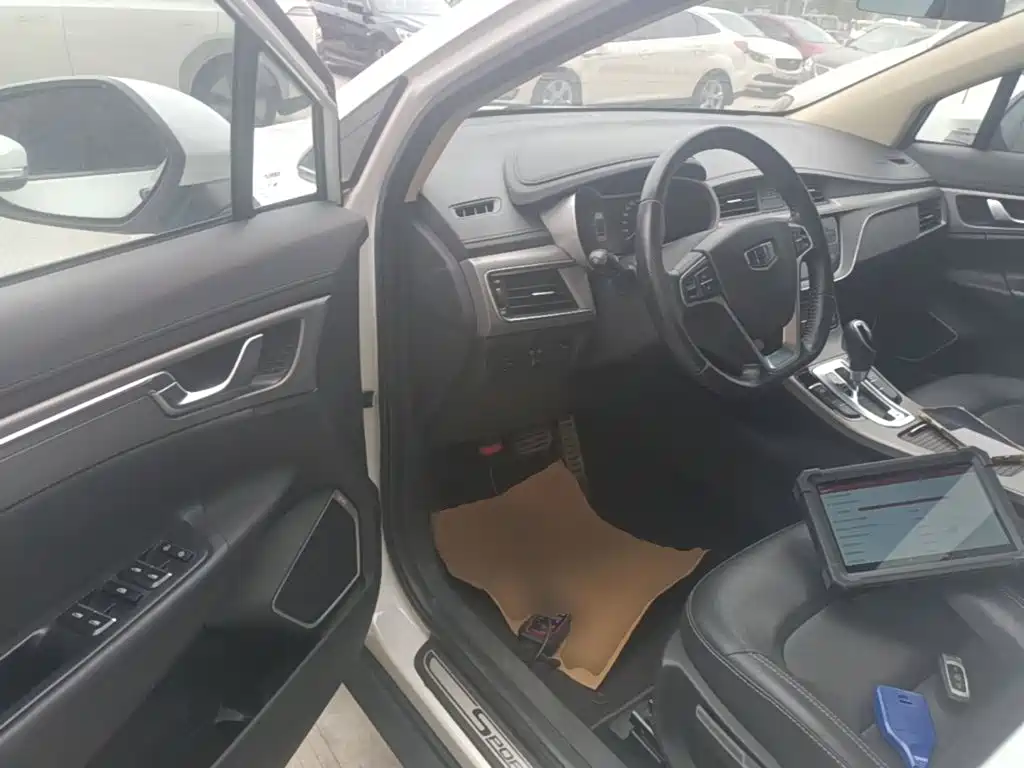 Geely Emgrand GS 2018 — фото 16