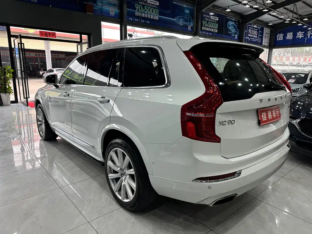 Volvo XC90 PHEV 2018 — фото 18