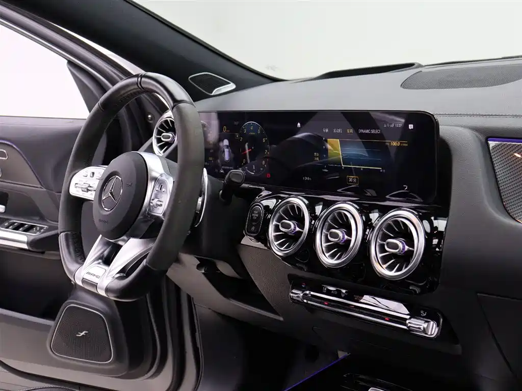 Mercedes-Benz GLA AMG 2021 — фото 13