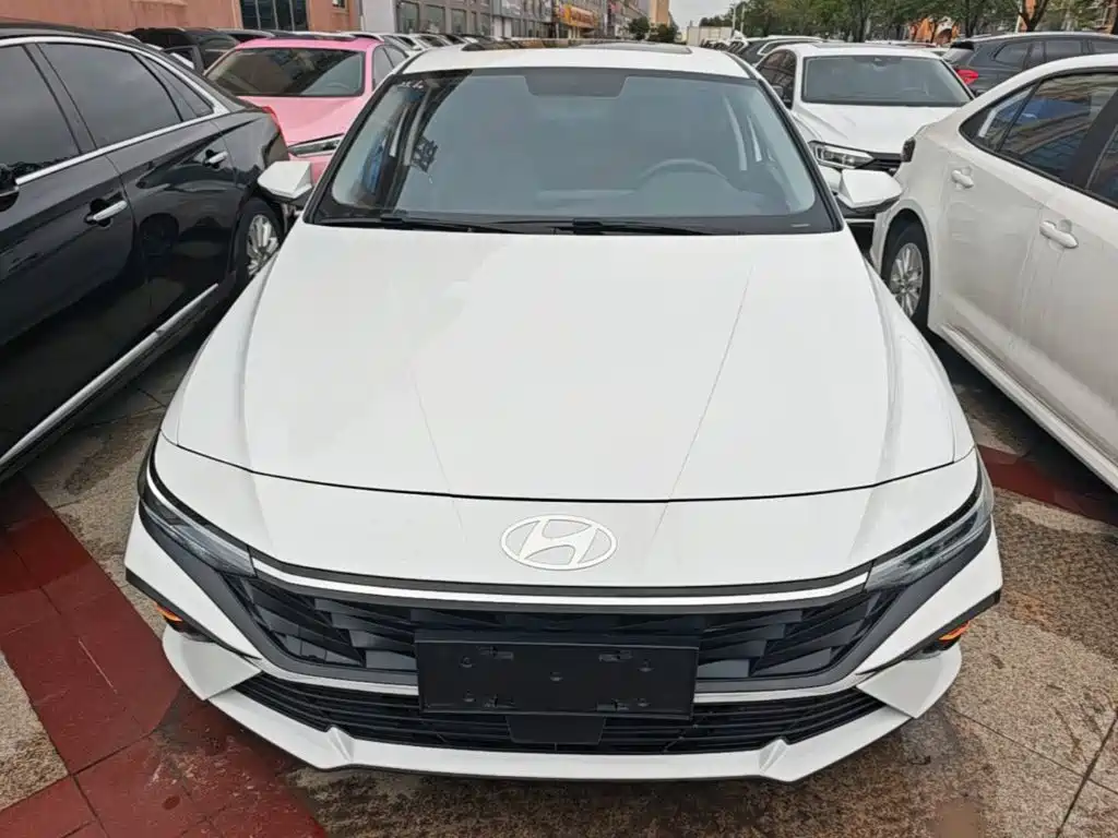 Hyundai Elantra 2025