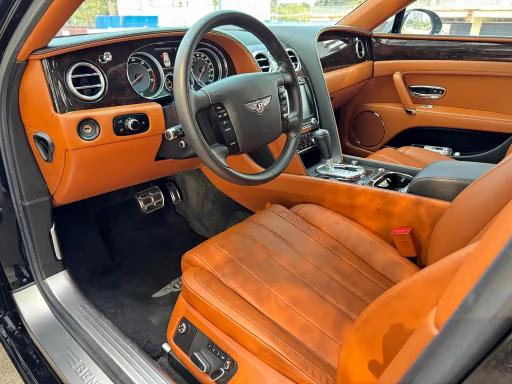 Bentley Flying Spur 2017 — фото 23