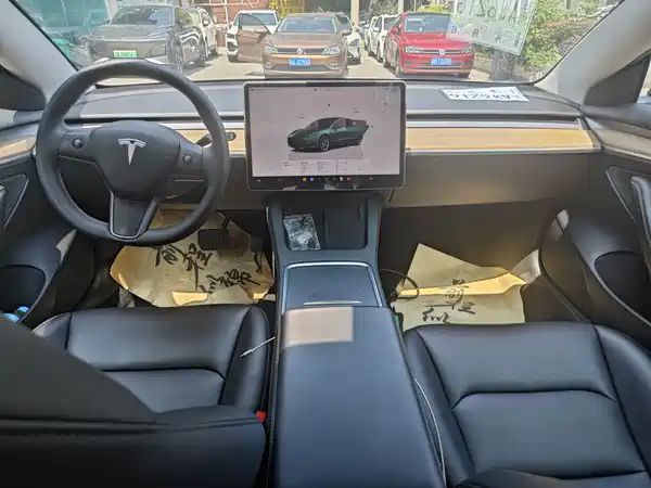Tesla Model 3 2023