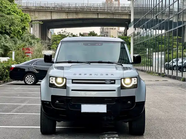 Land Rover Defender 2023